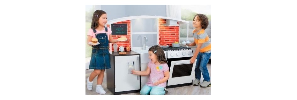 Children's kitchen and accessories